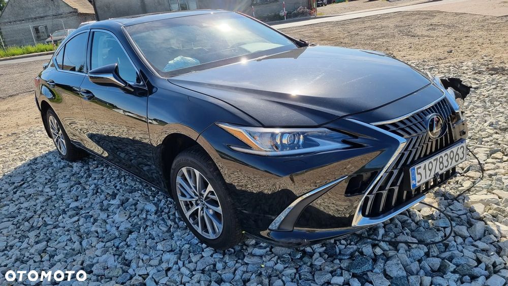 Lexus ES 300h Style Edition - 11