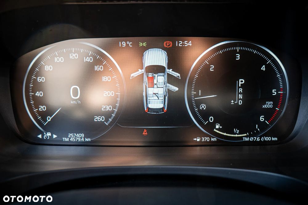Volvo V90 D4 Momentum - 17