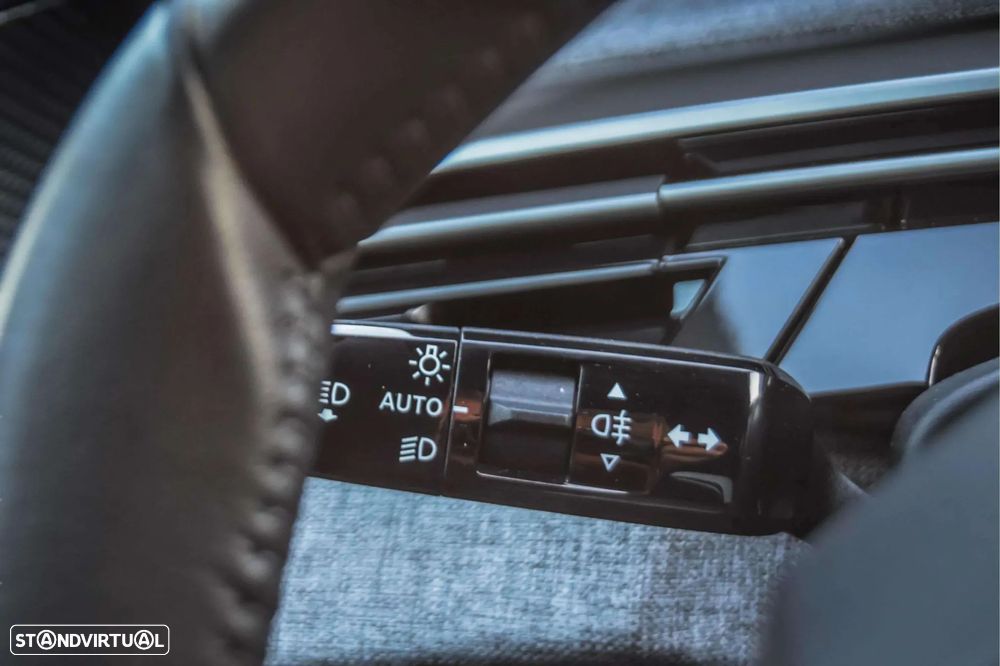 Peugeot 3008 1.2 Hybrid Allure e-DCS6 - 17