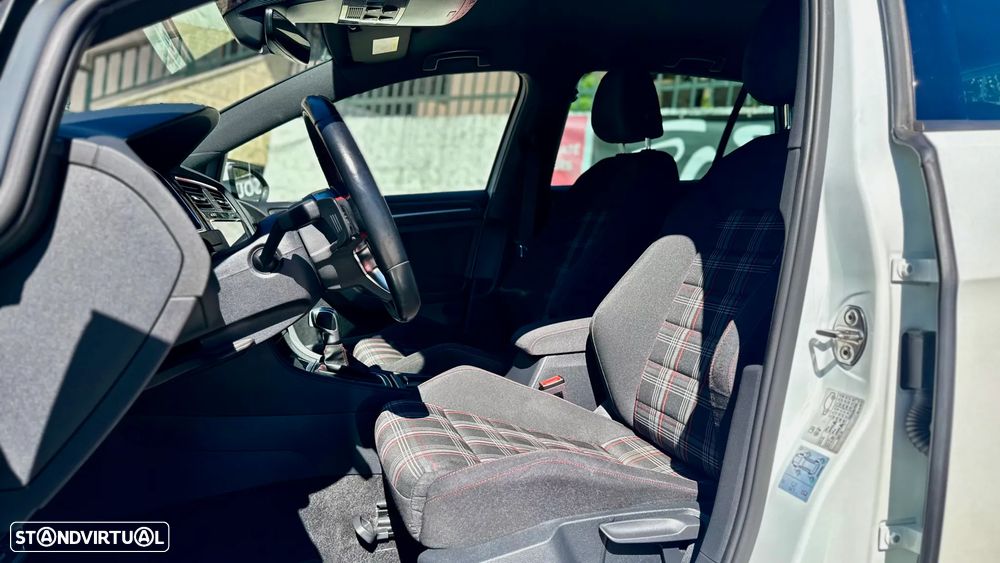 VW Golf 2.0 TSI GTI DSG Performance - 14