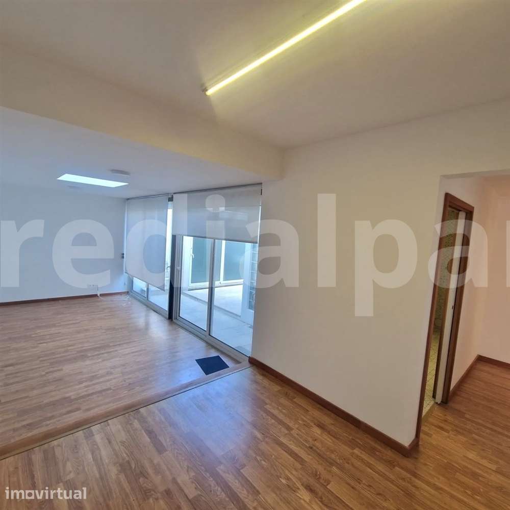 Moradia T3+1 para venda no Bairro António Aroso - Grande imagem: 3/29