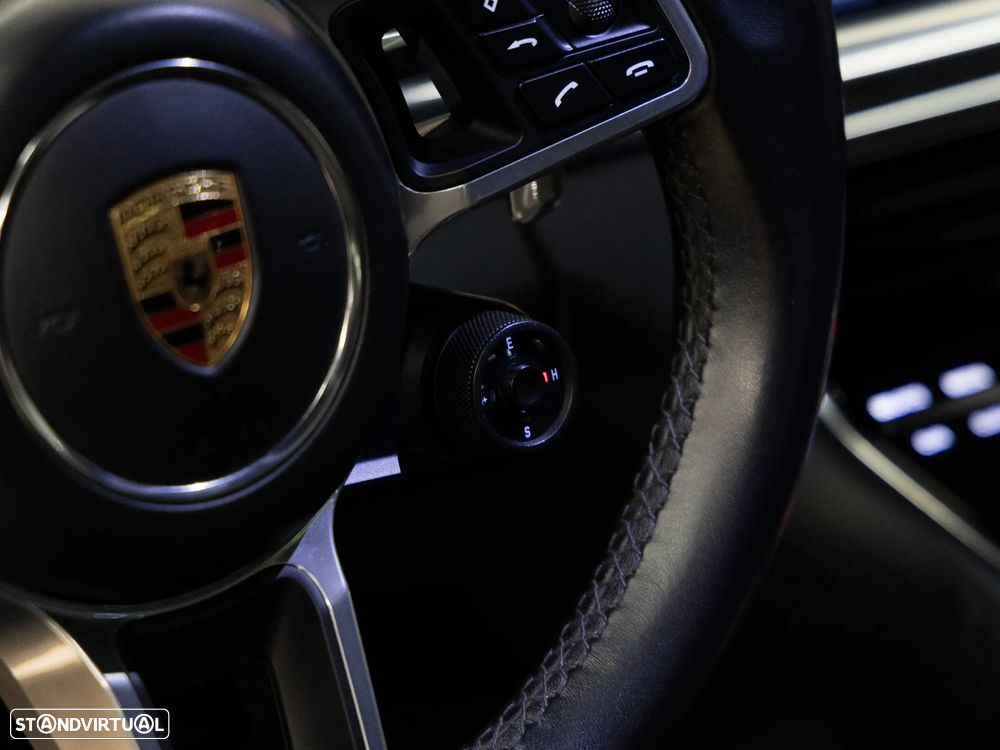 Porsche Panamera 4 E-Hybrid 10 Years Edition - 15