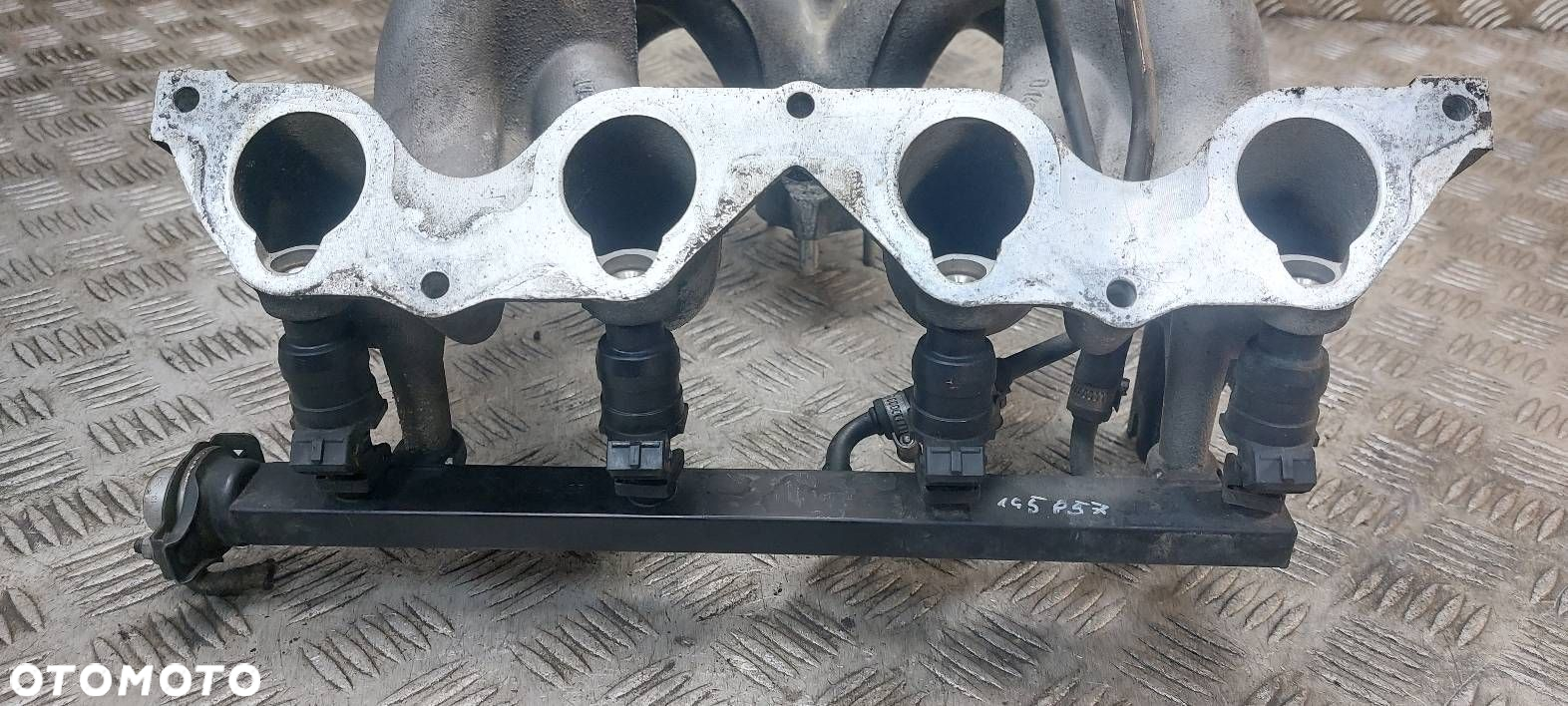 LISTWA WTRYSKOWA BMW E34 1.6 1.8 17346359 1734355 - 5