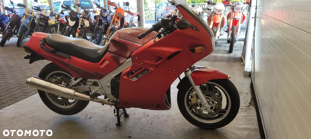 Suzuki GSX - 28