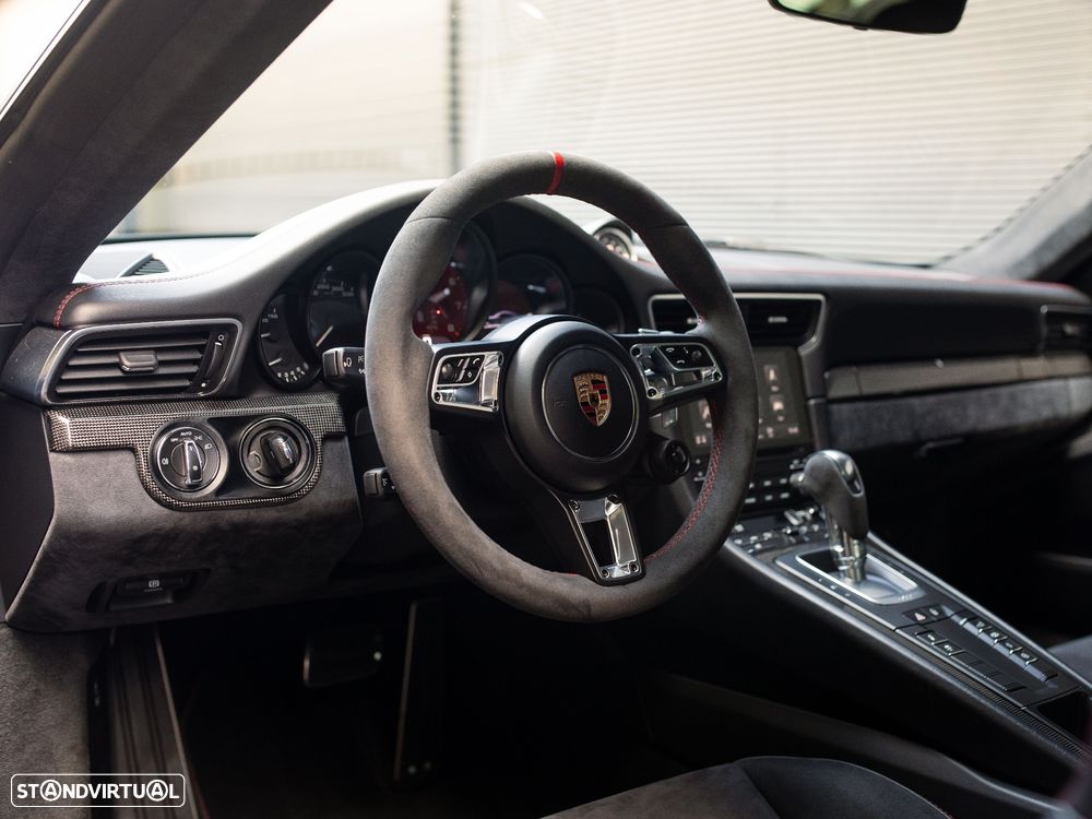 Porsche 911 (991) Carrera 4 GTS PDK - 28