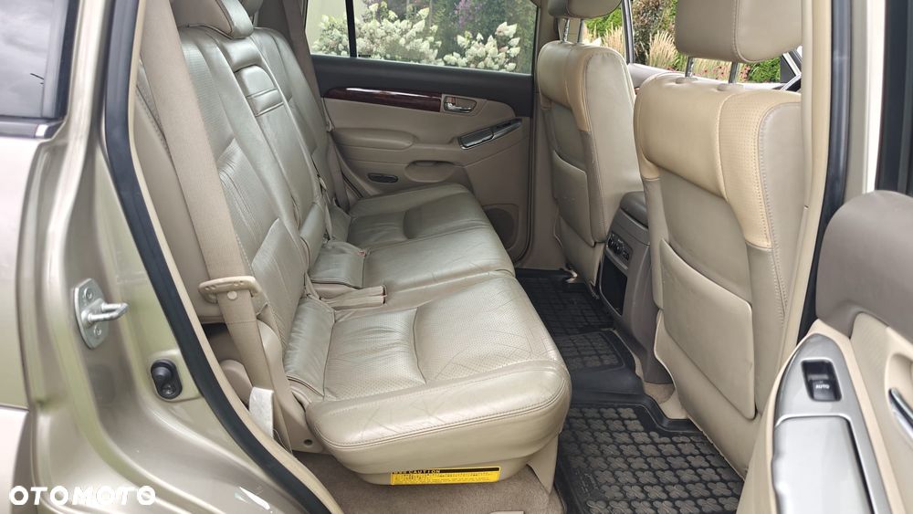 Toyota Land Cruiser - 7