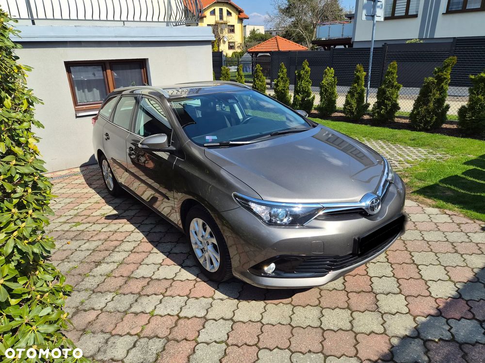 Toyota Auris 1.6 Premium - 1