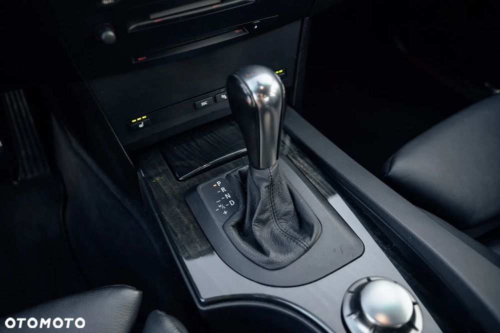 BMW Seria 5 545i - 25