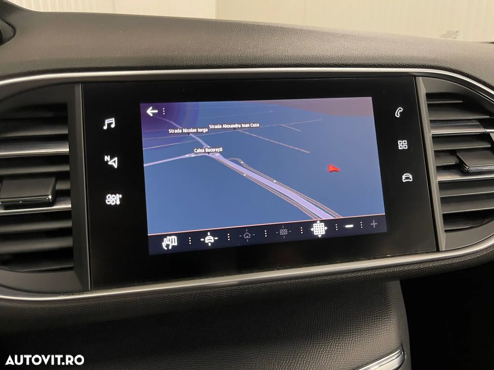 Peugeot 308 SW BlueHDi 130 EAT8 Allure - 13