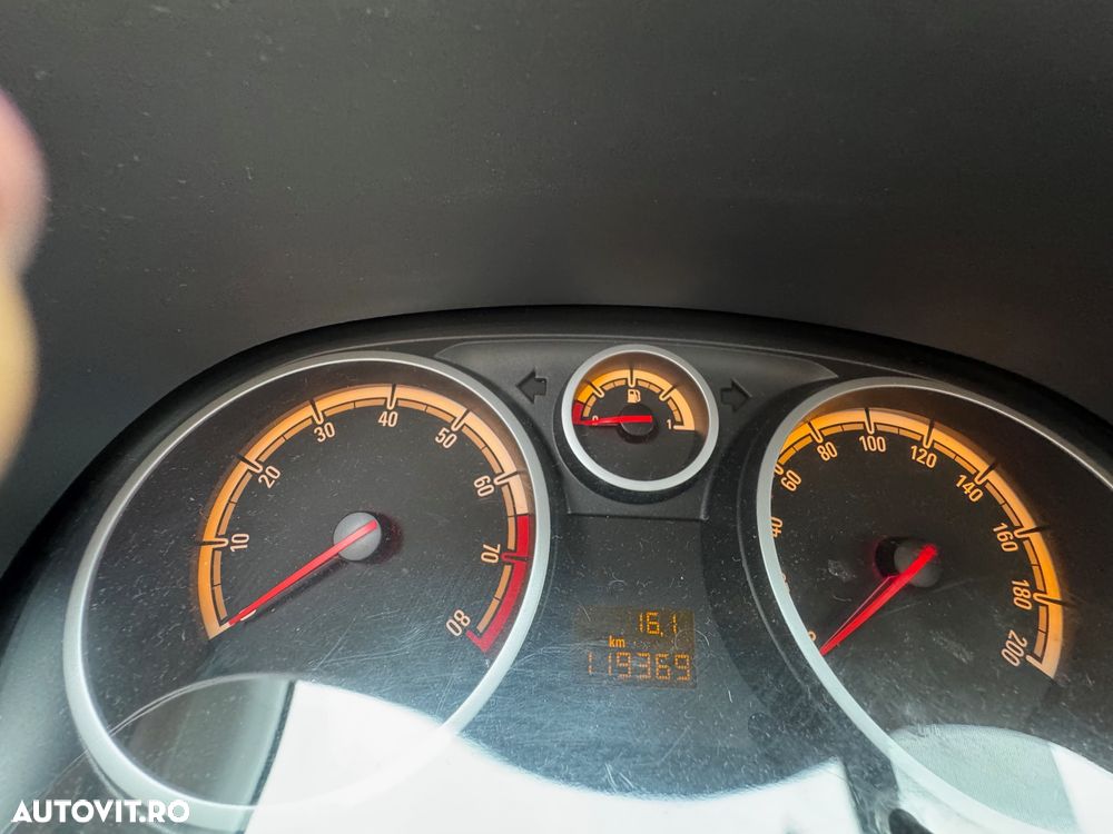 Opel Corsa 1.4 16V Enjoy - 7