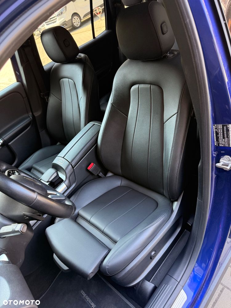 Mercedes-Benz GLB 250 4Matic 8G-DCT - 12