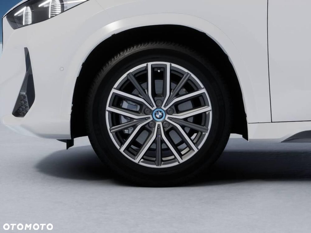 BMW iX1 xDrive30 66.5kWh M Sport - 4