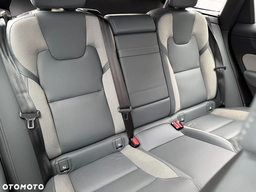 Volvo XC 60 B4 B R-Design - 26