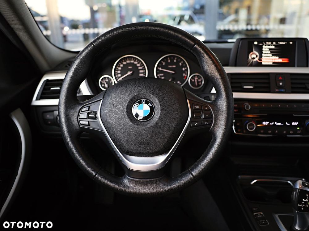 BMW Seria 3 318i - 12