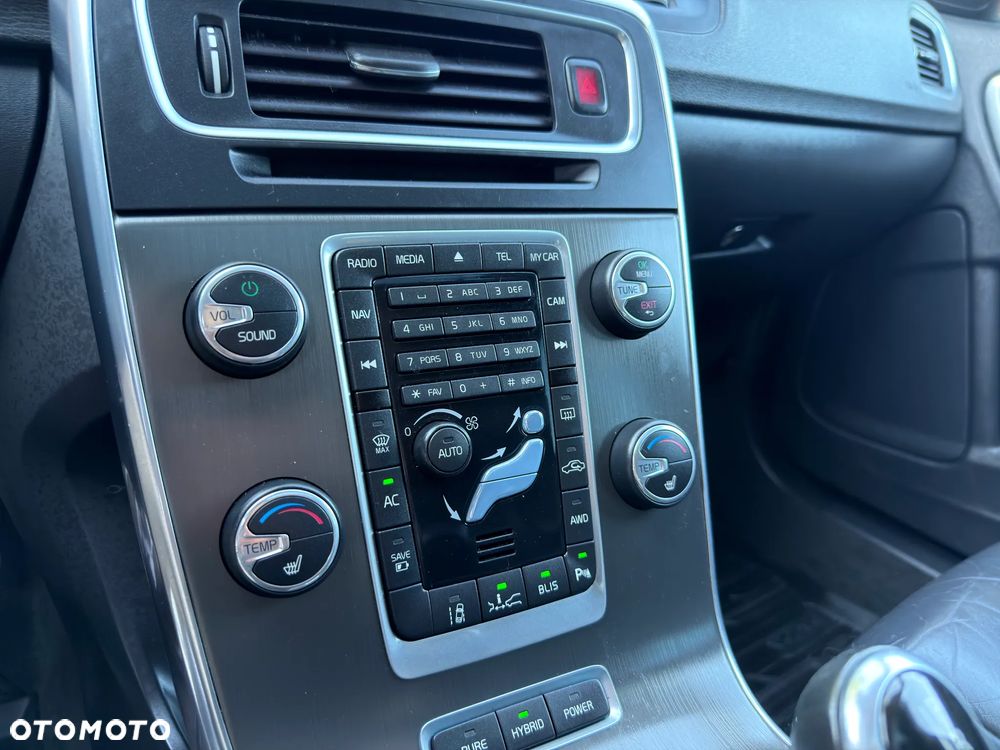 Volvo V60 D6 AWD Plug-in Hybrid R-Design Momentum - 17