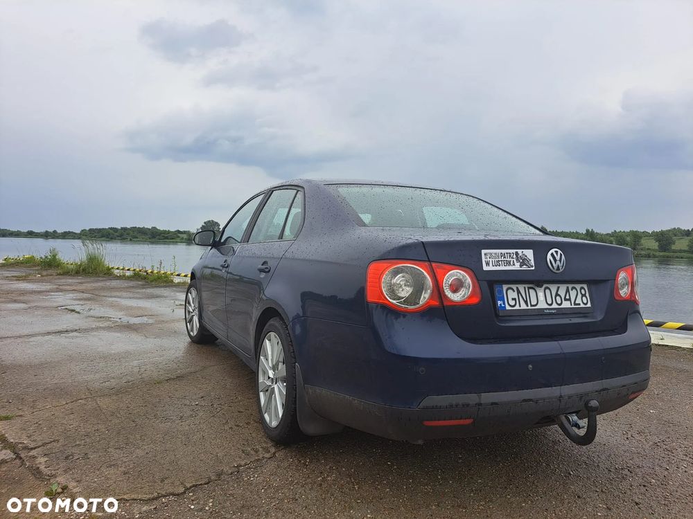 Volkswagen Jetta 1.6 Comfortline - 9