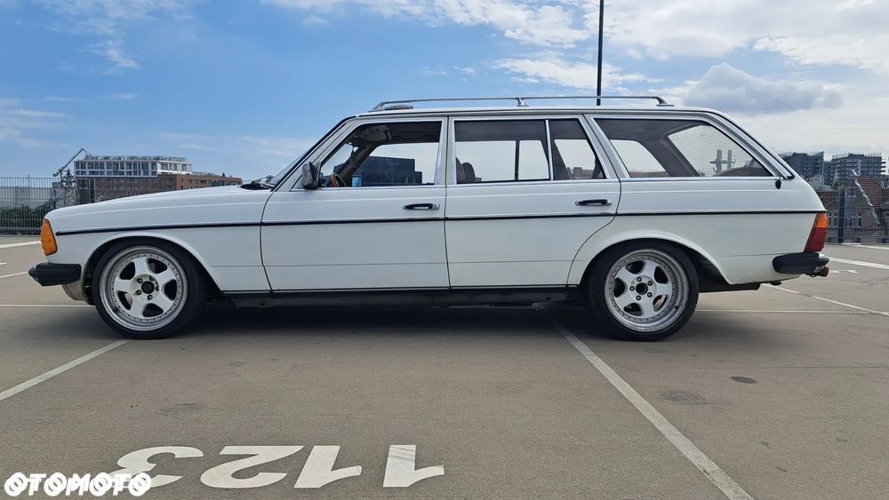 Mercedes-Benz W123 - 19