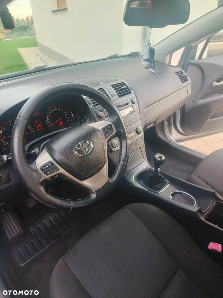 Toyota Avensis - 11