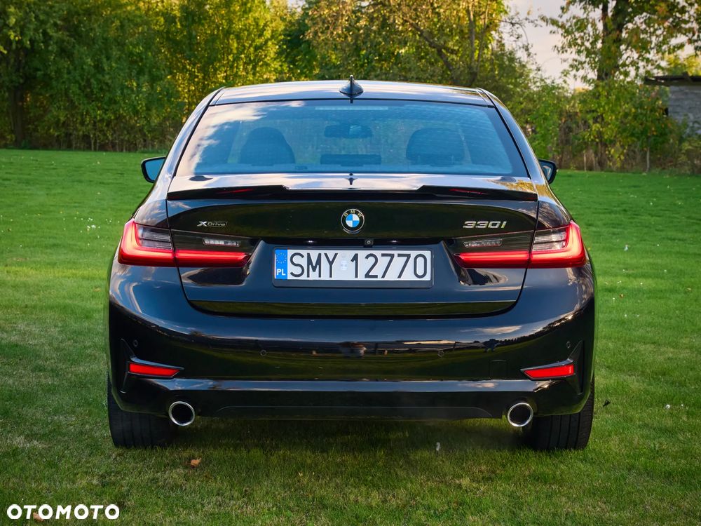 BMW Seria 3 330i xDrive Sport Line - 13