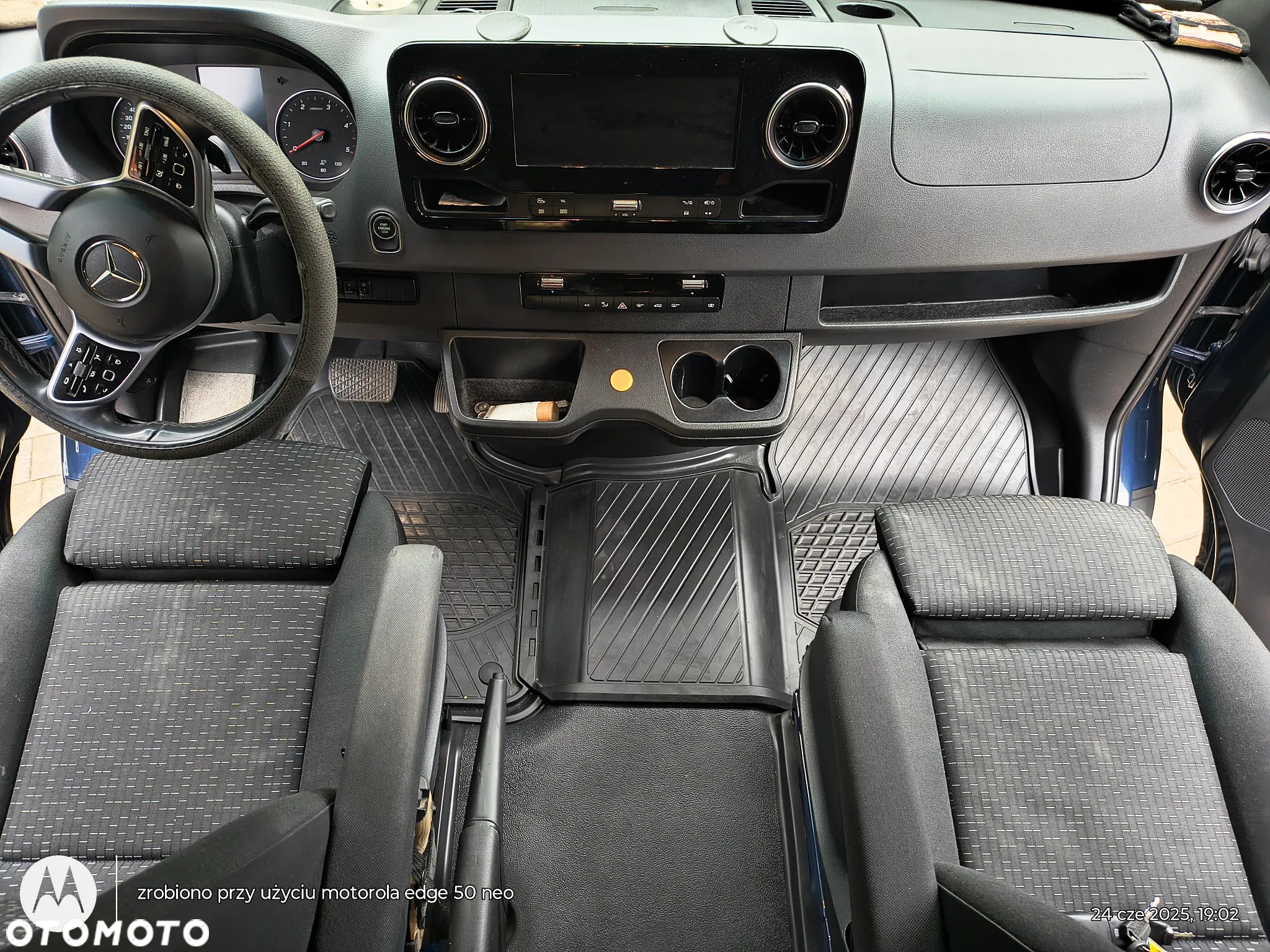 Mercedes-Benz Sprinter - 12