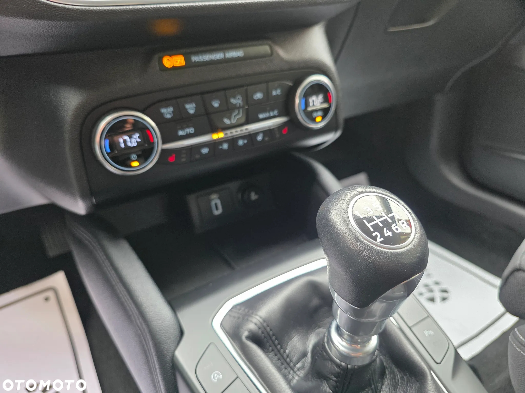 Ford Focus - 36