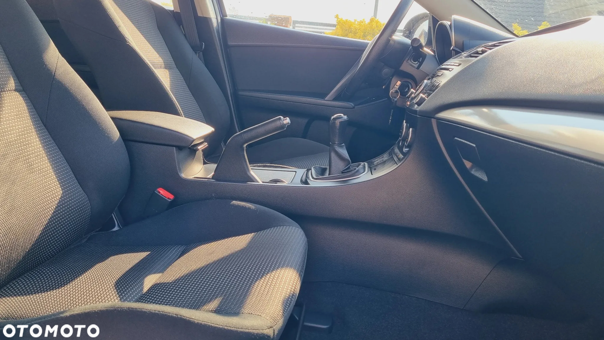 Mazda 3 1.6 Exclusive + - 20