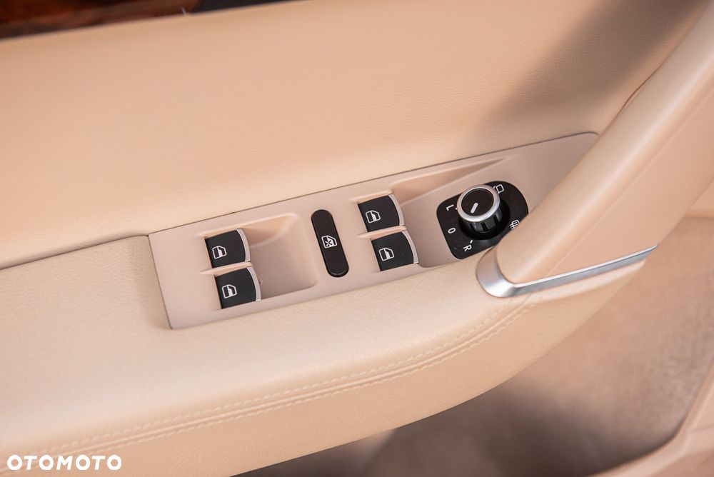 Volkswagen Passat Variant 1.4 TSI ACT (BlueMotion Technology) Highline - 19