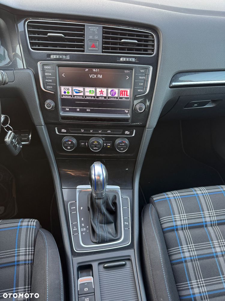 Volkswagen Golf - 22