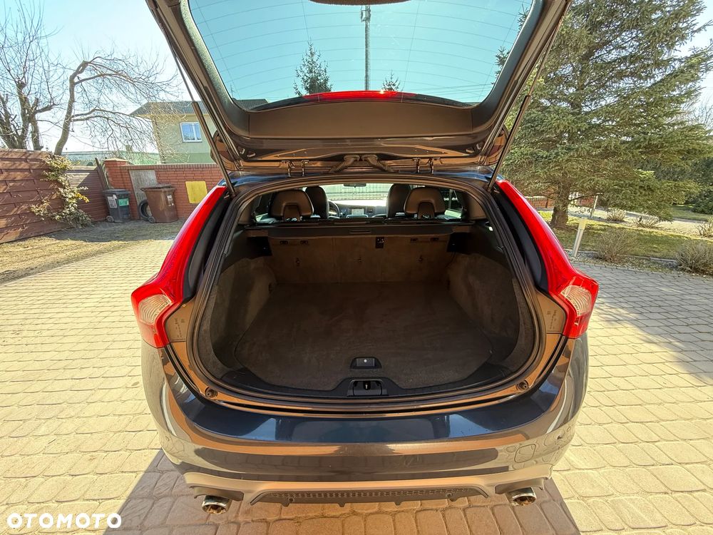 Volvo V60 D2 R-Design Summum - 14