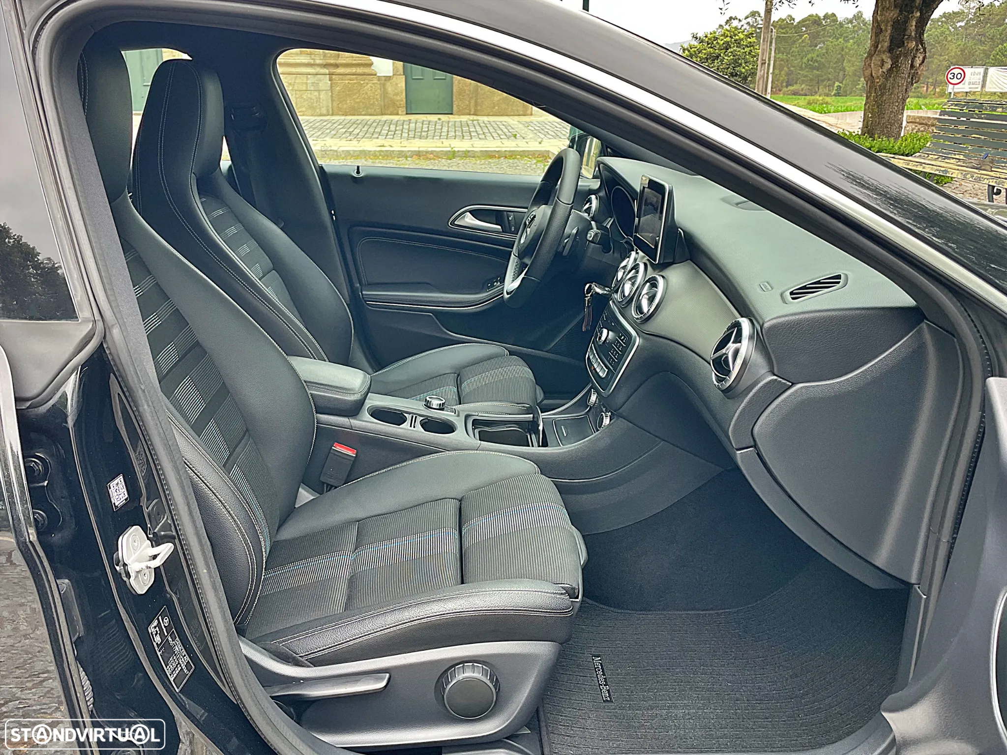 Mercedes-Benz CLA 180 d Shooting Brake Urban Aut. - 20