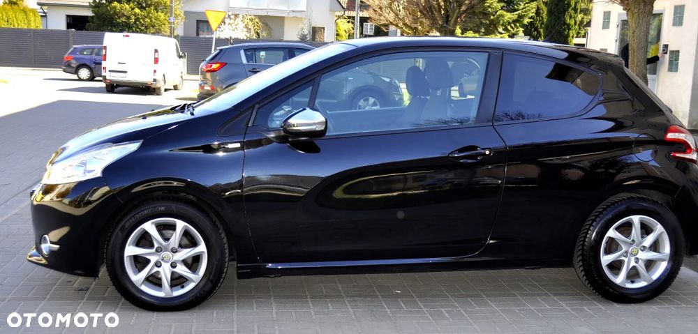 Peugeot 208 82 PureTech Style - 11