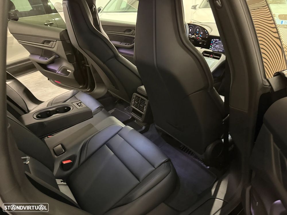 Porsche Taycan Sport Turismo Black Edition - 33
