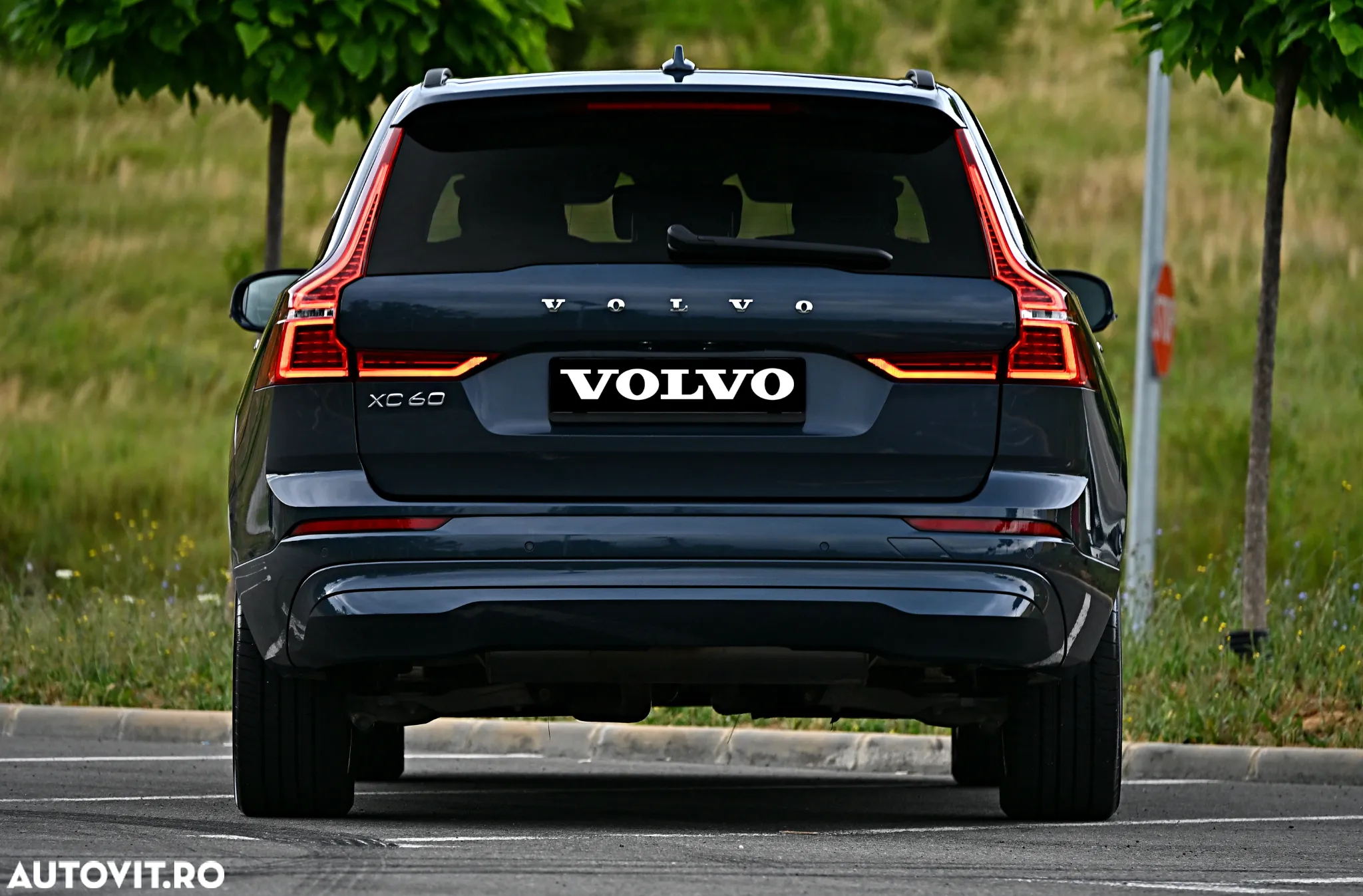 Volvo XC 60 B4 D AWD Geartronic Momentum Pro - 11