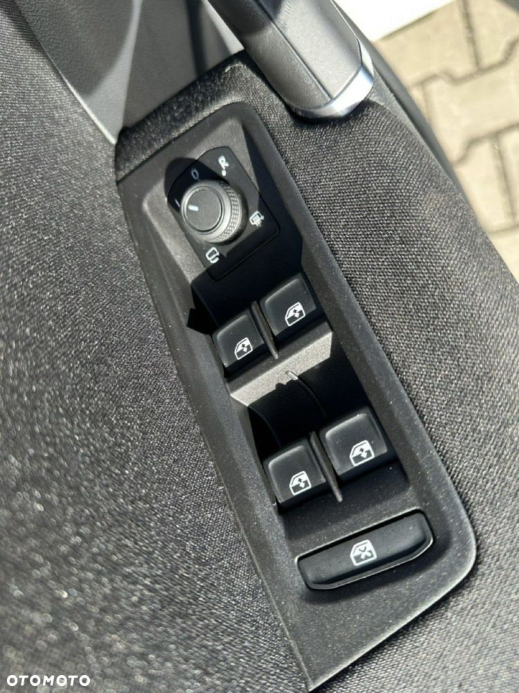 Volkswagen Touran 2.0 TDI BMT Comfortline Plus DSG - 26