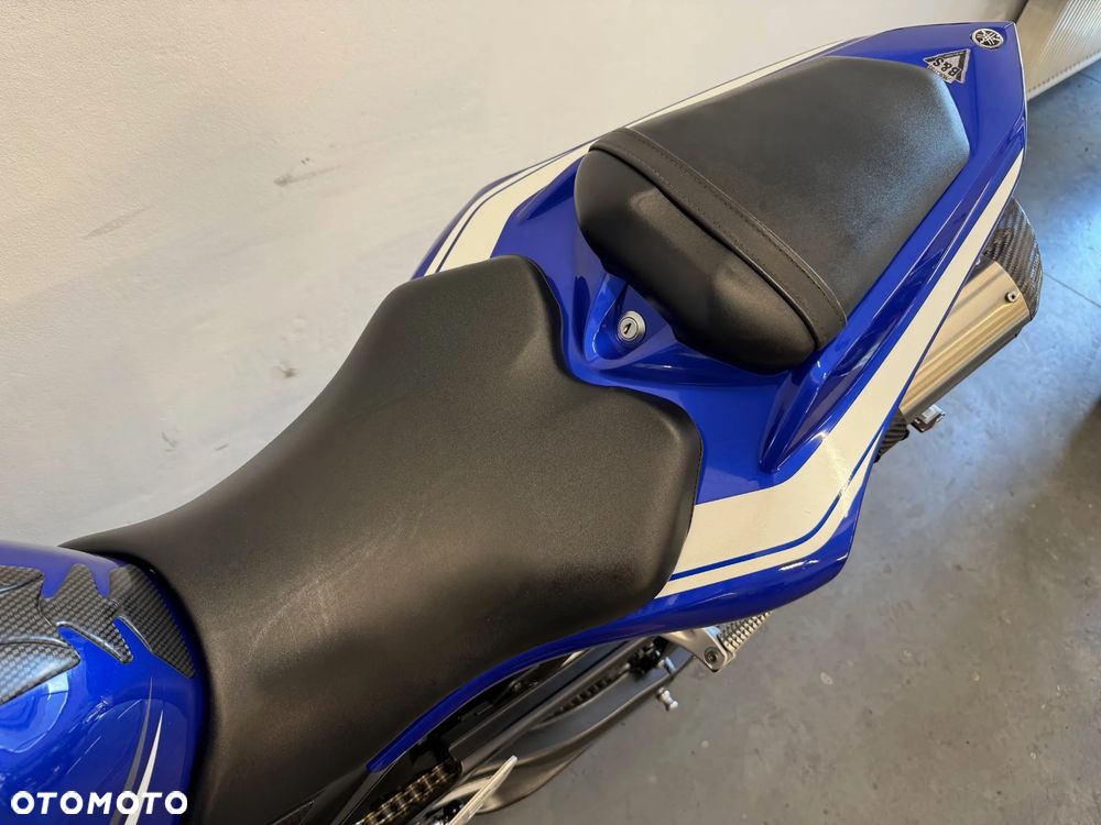 Yamaha R1 - 26