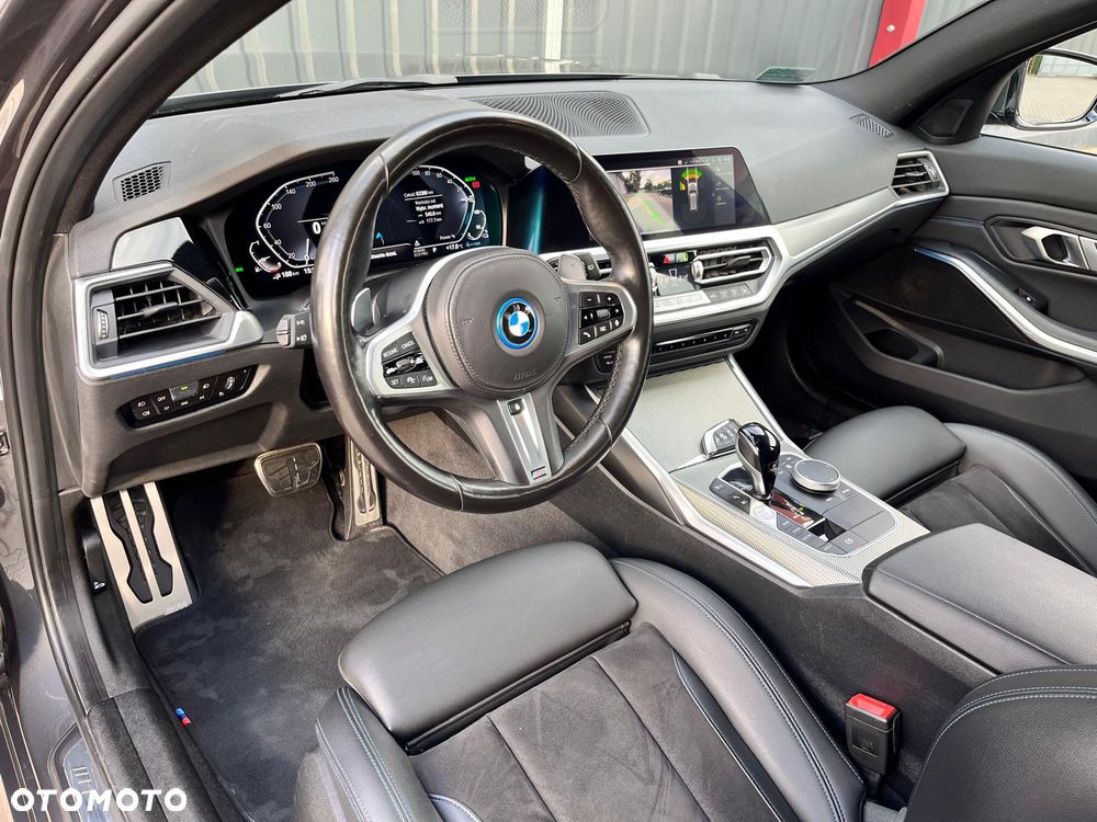 BMW Seria 3 330e PHEV M Sport - 19