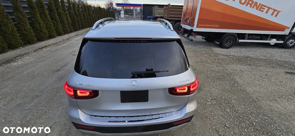 Mercedes-Benz GLB 250 4Matic 8G-DCT - 8