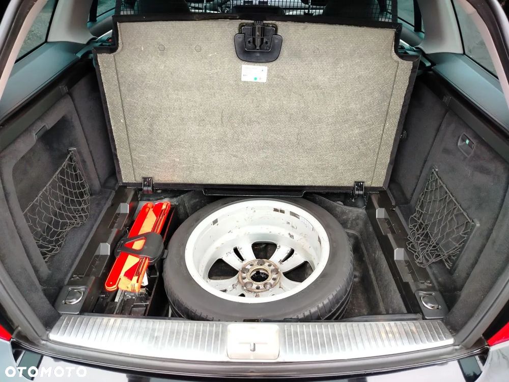 Mercedes-Benz Klasa C 180 T Kompressor Automatik BlueEFFICIENCY Avantgarde - 41