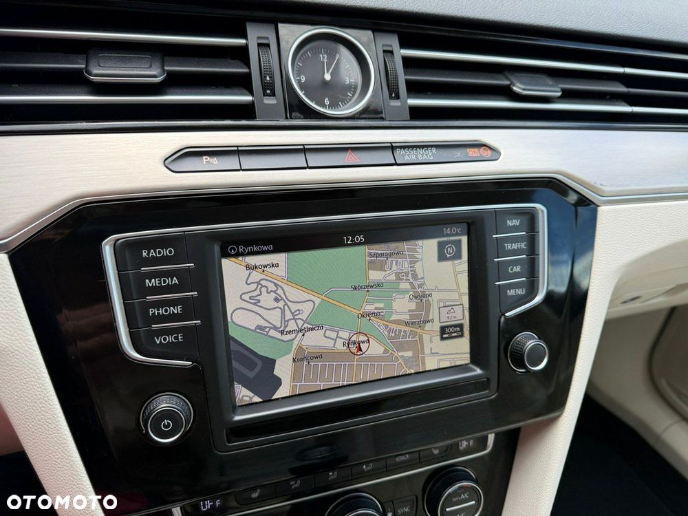 Volkswagen Passat - 14