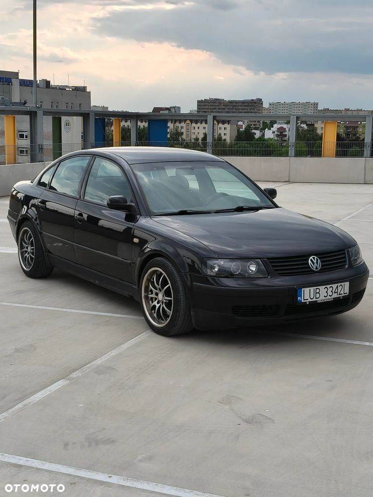 Volkswagen Passat - 2