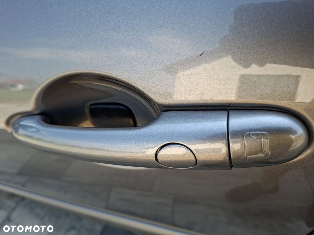Renault Laguna dCi 150 FAP Start-Stop GT - 12