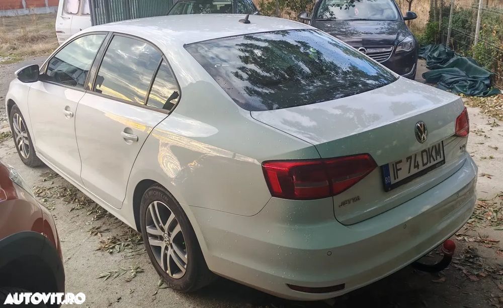 Volkswagen Jetta 2.0 TDI Trendline - 11