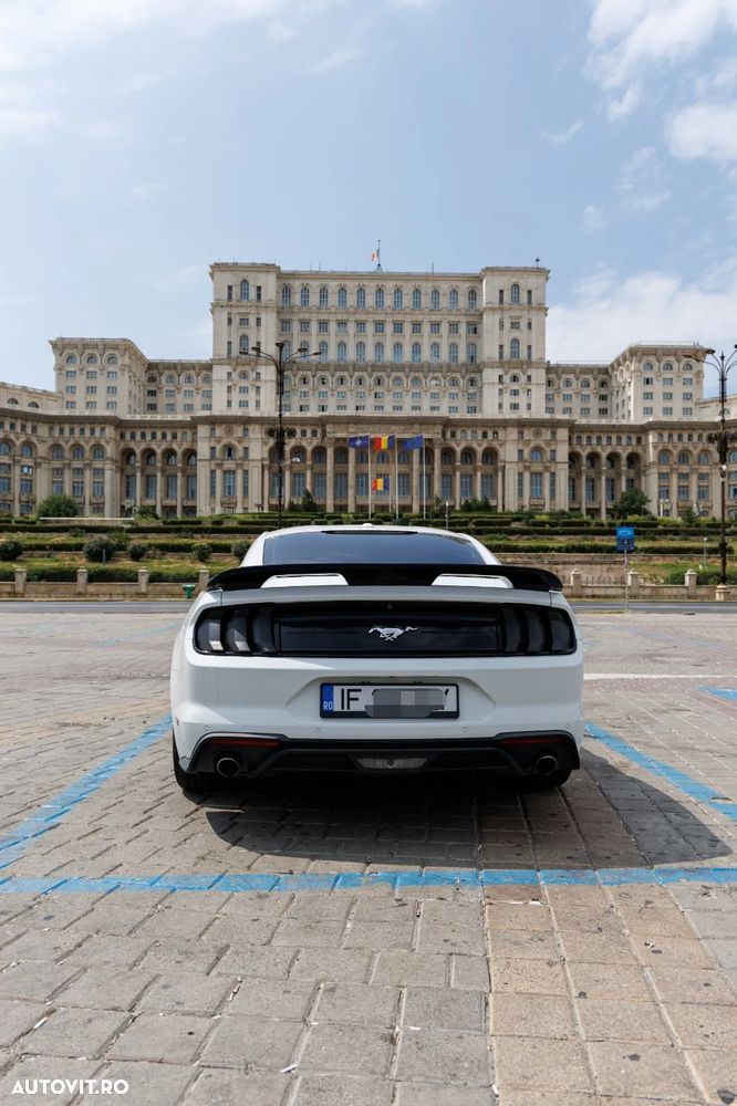 Ford Mustang - 11