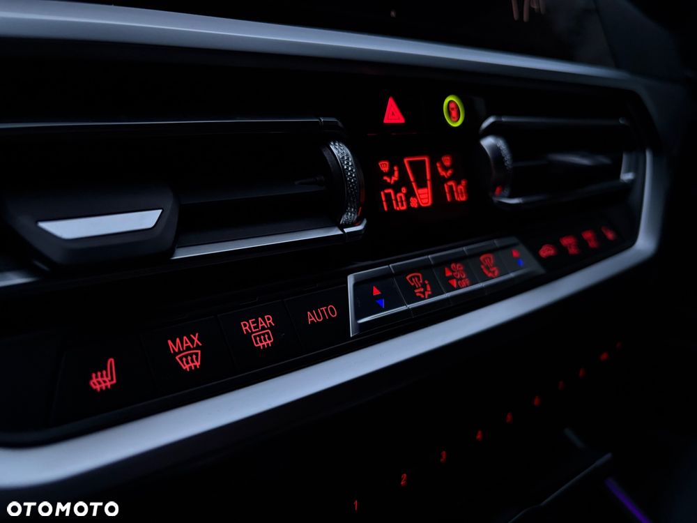 BMW Seria 3 320i xDrive M Sport sport - 34
