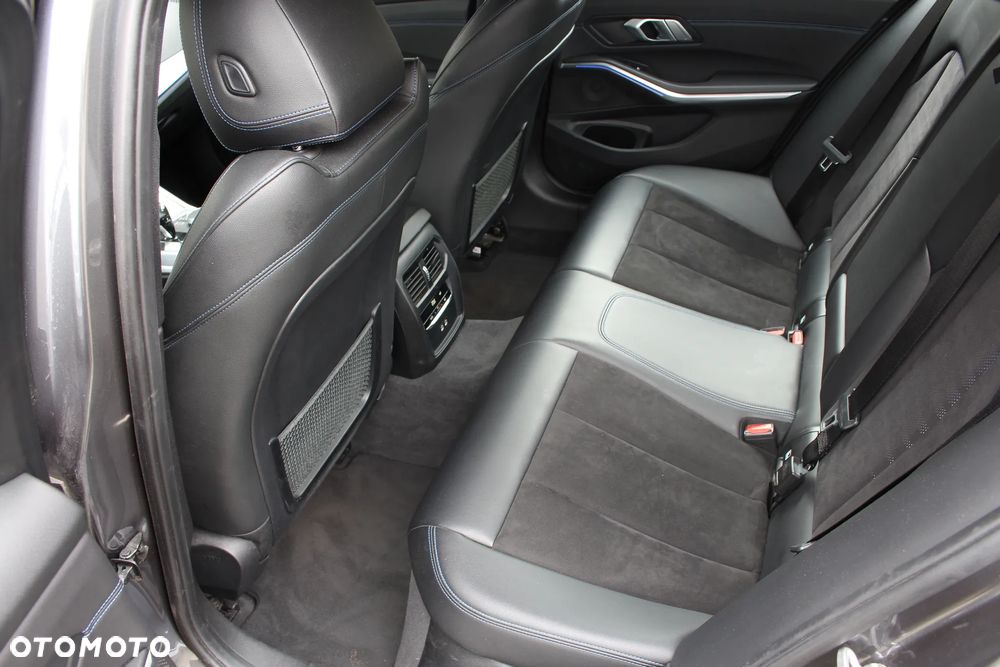 BMW Seria 3 318d Sport Line - 23