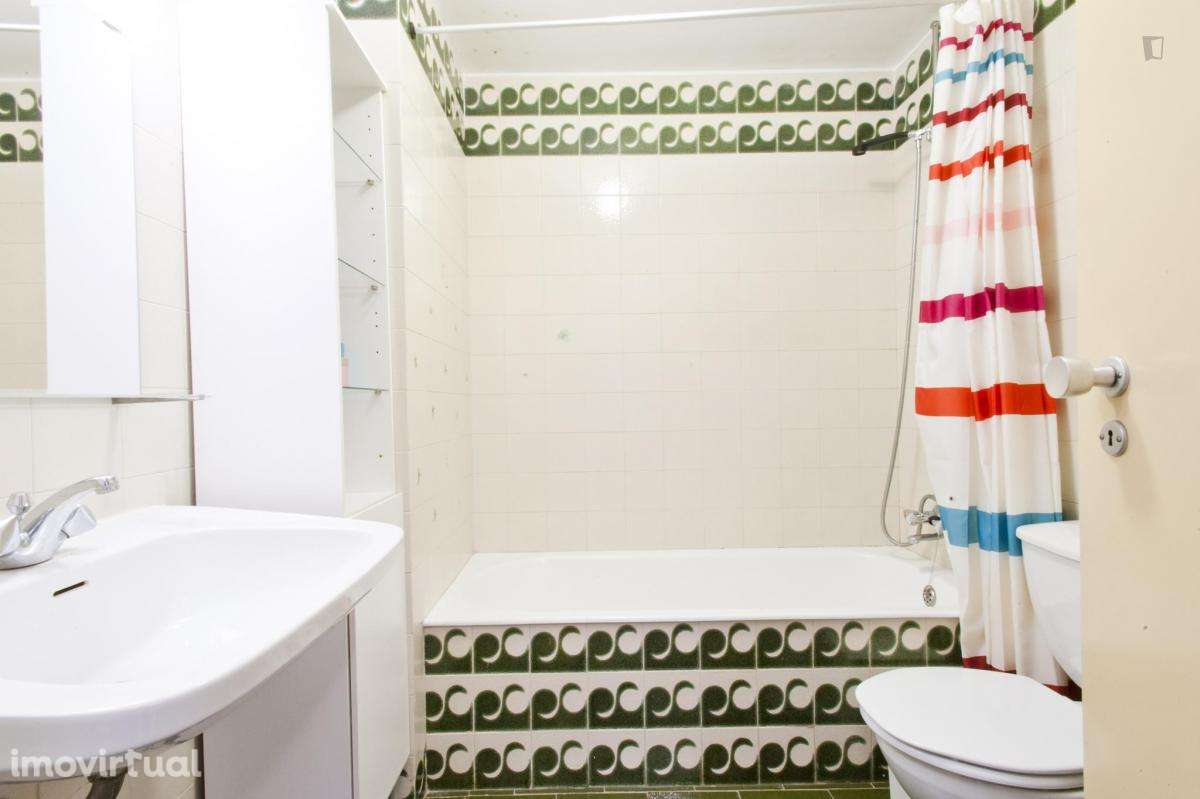 Quarto - localizado em Olaias Lisbon - Grande imagem: 5/15