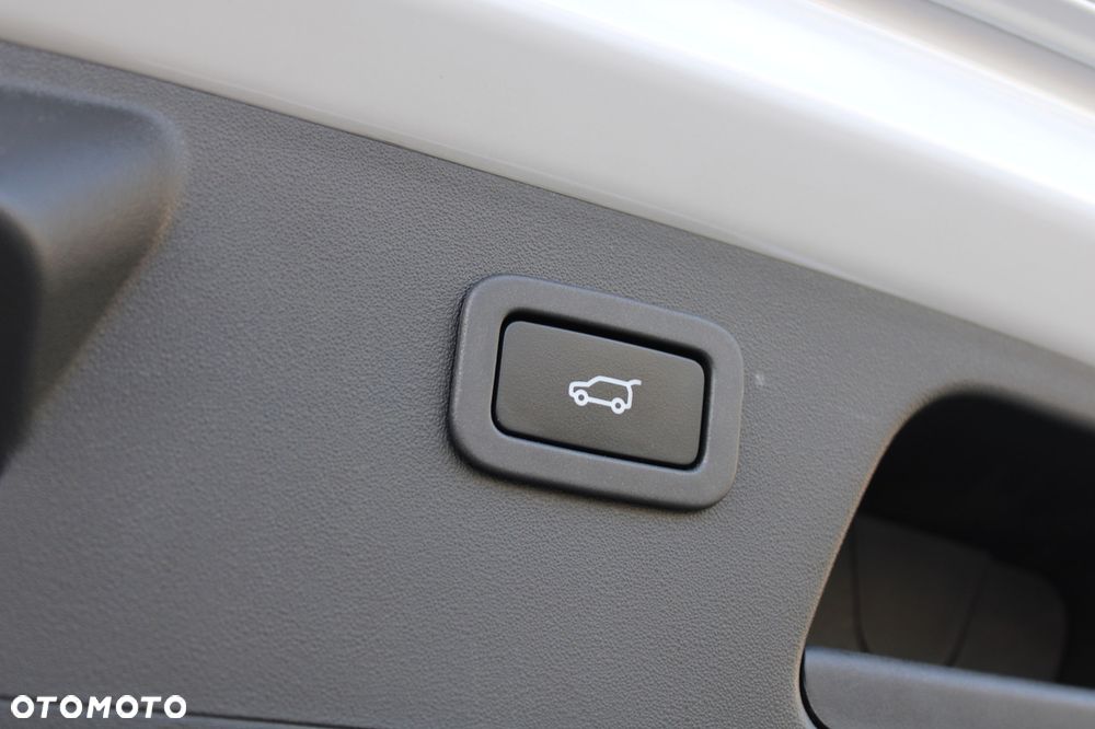 Jaguar E-Pace D240 AWD R-Dynamic SE - 34