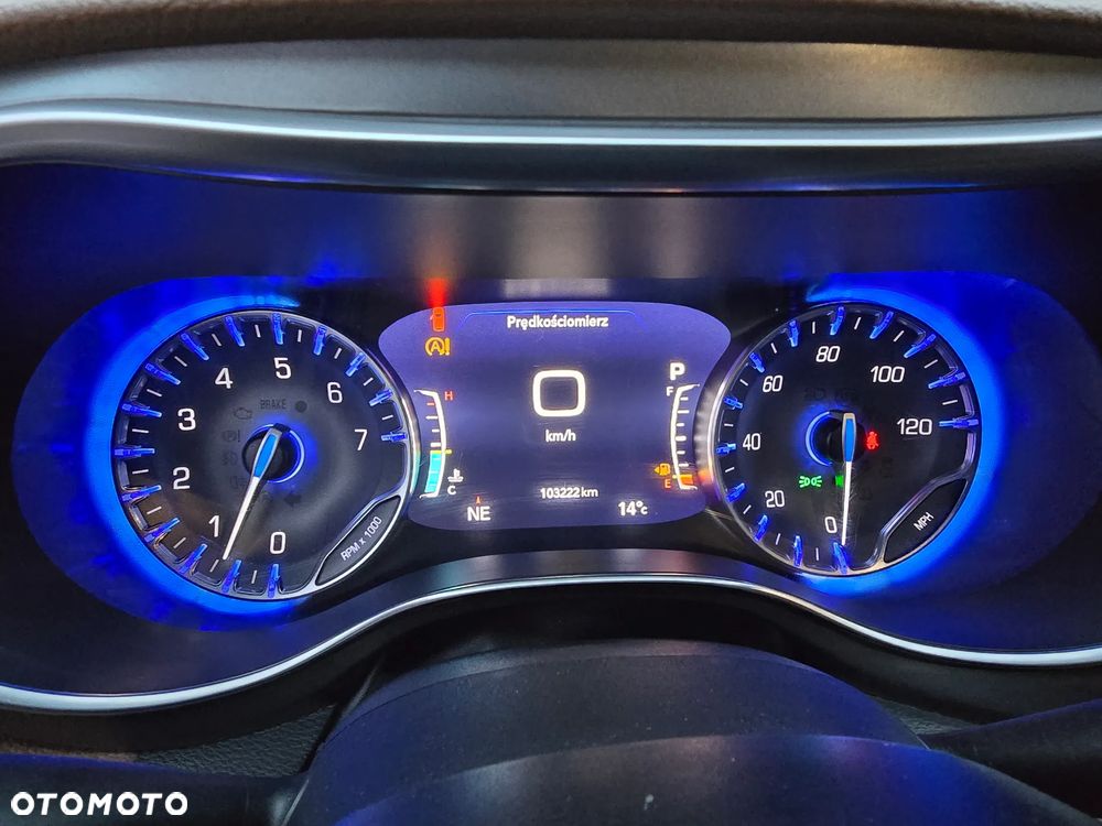 Chrysler Pacifica - 22