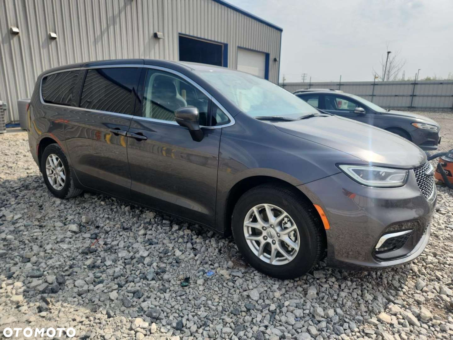 Chrysler Pacifica - 10