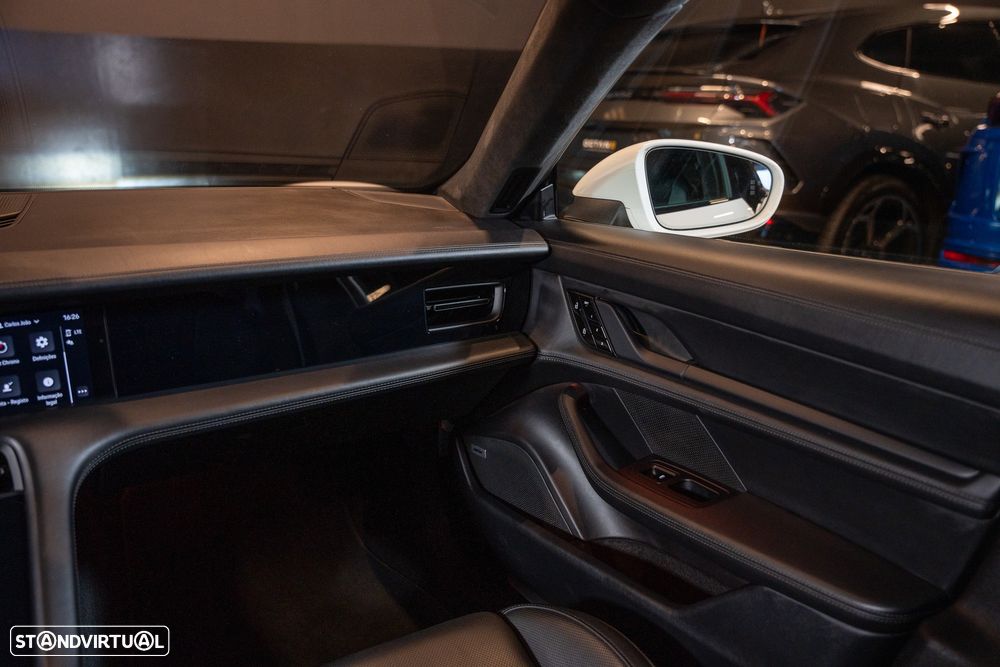 Porsche Taycan Turbo - 16